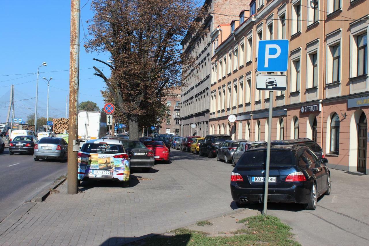 Three-Bedroom Apartment On Peldu 19 Рига Екстер'єр фото